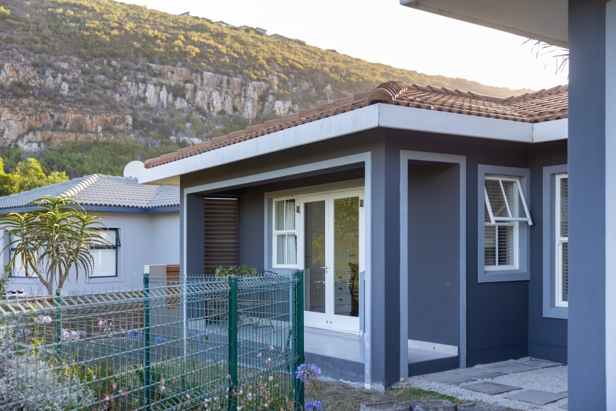 3 Bedroom Property for Sale in Whale Rock Gardens Western Cape